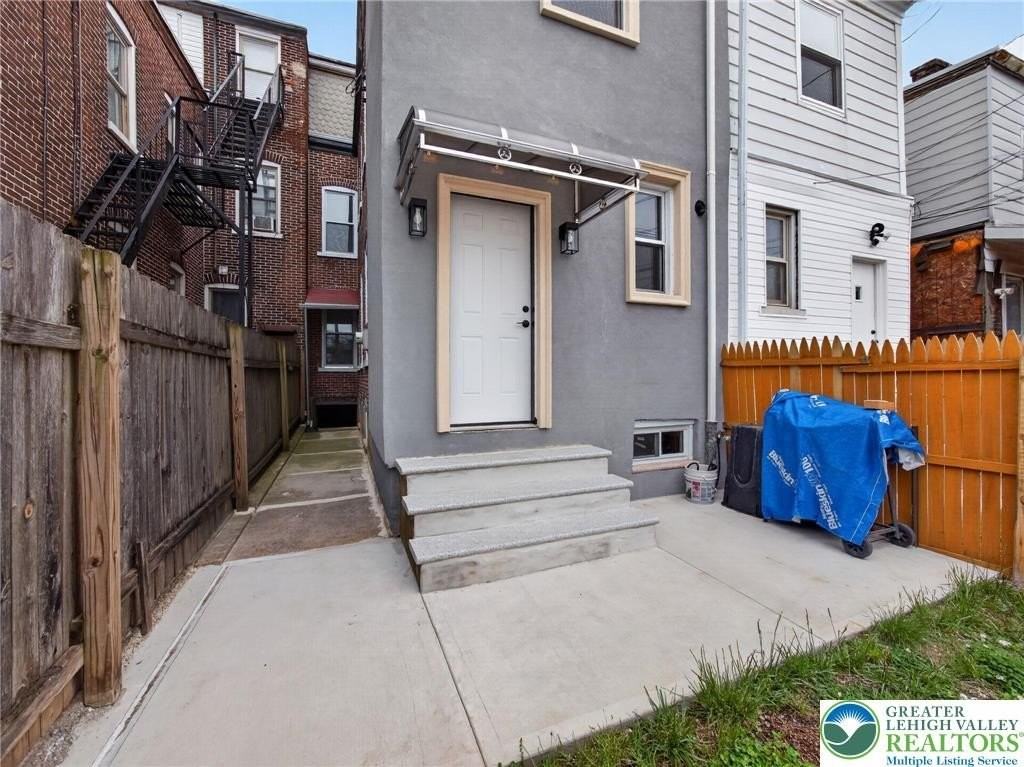 1341 Chew St - Photo 4 of 31