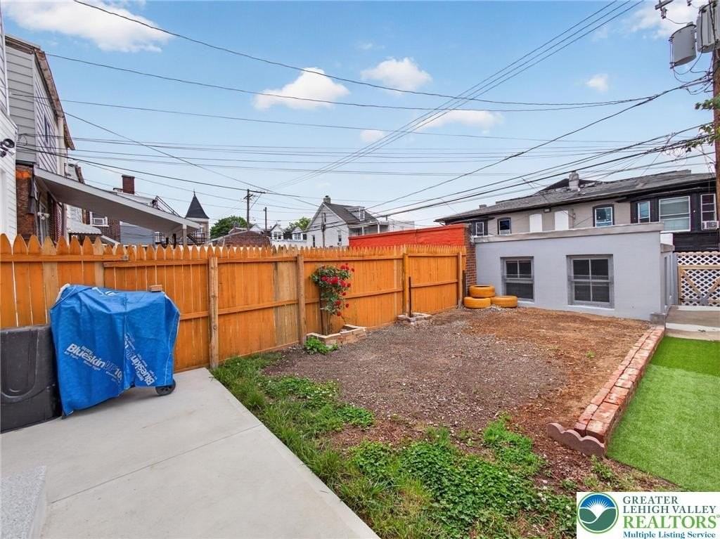 1341 Chew St - Photo 5 of 31