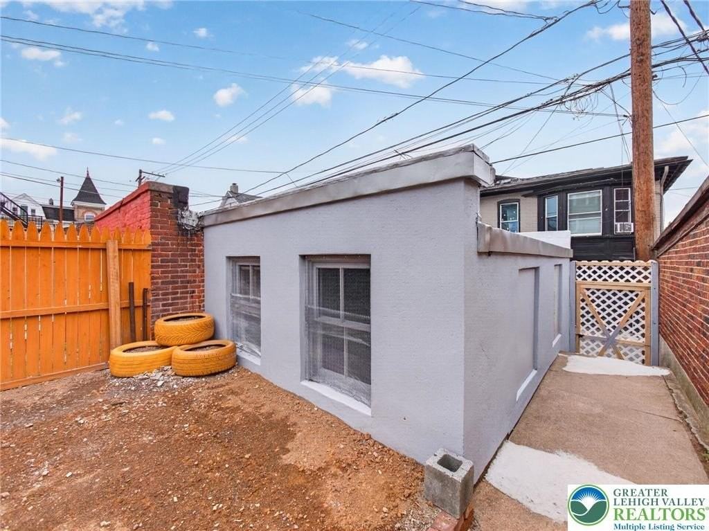 1341 Chew St - Photo 6 of 31