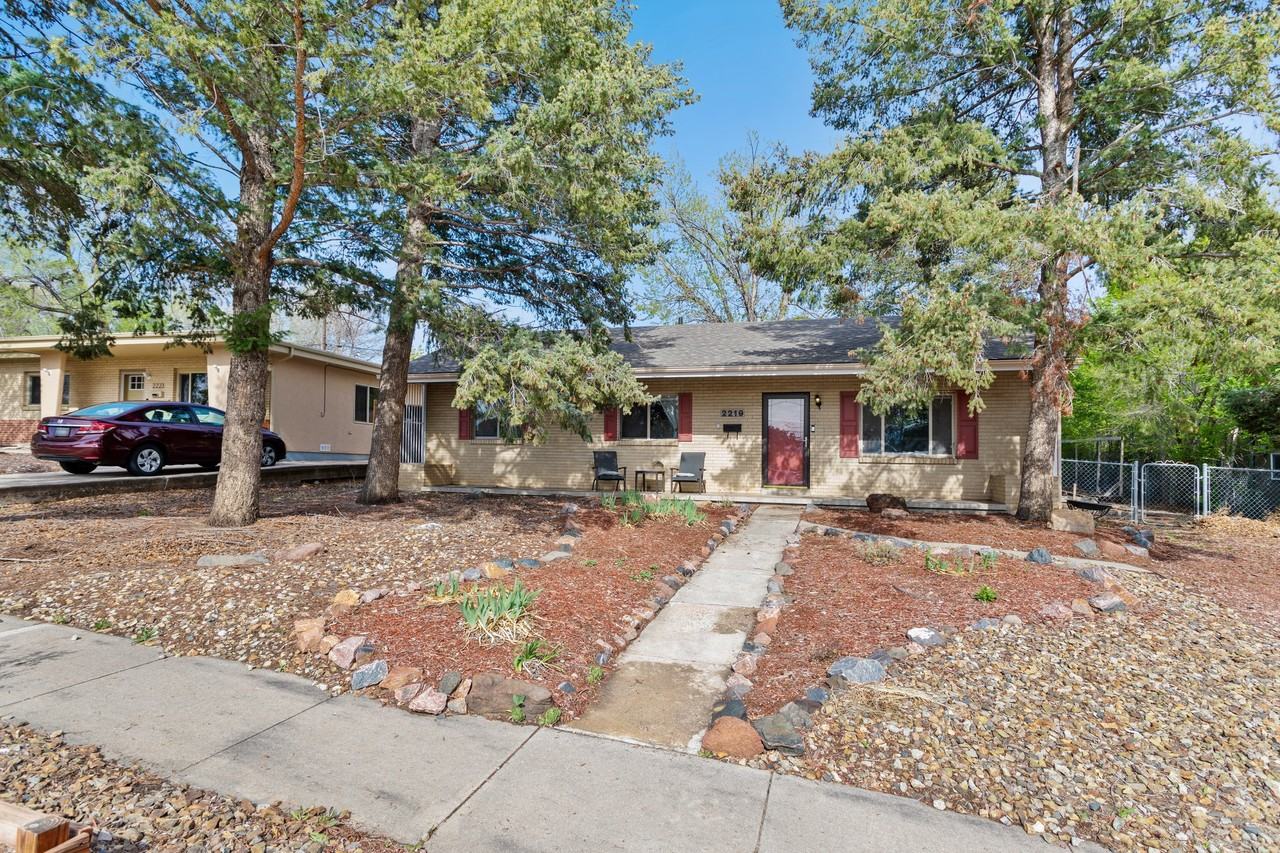 2219 Farragut Ave #1 - Photo 4 of 26