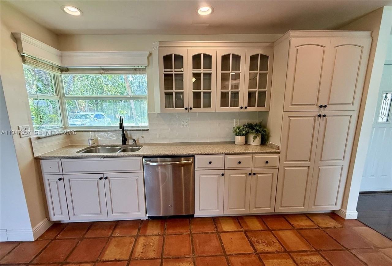 12620 Sw 114th Ave - Photo 5 of 27