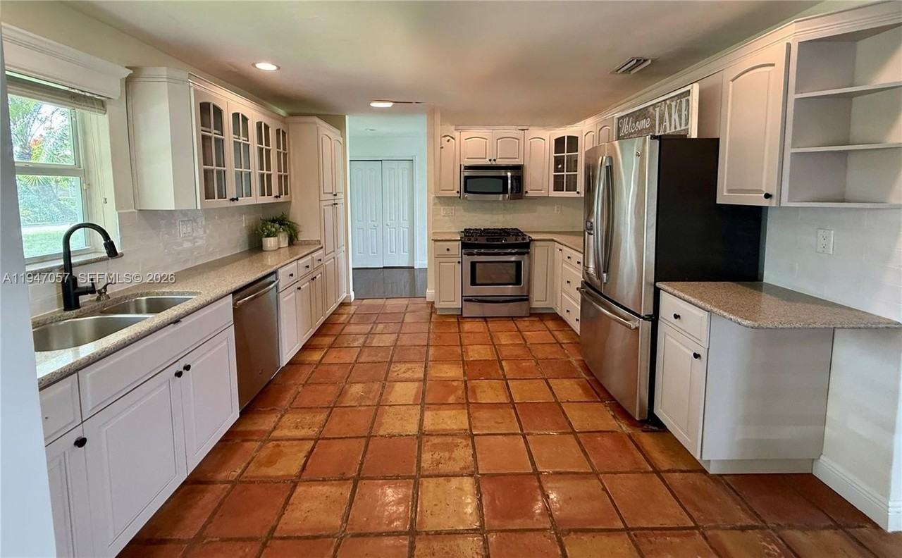 12620 Sw 114th Ave - Photo 6 of 27