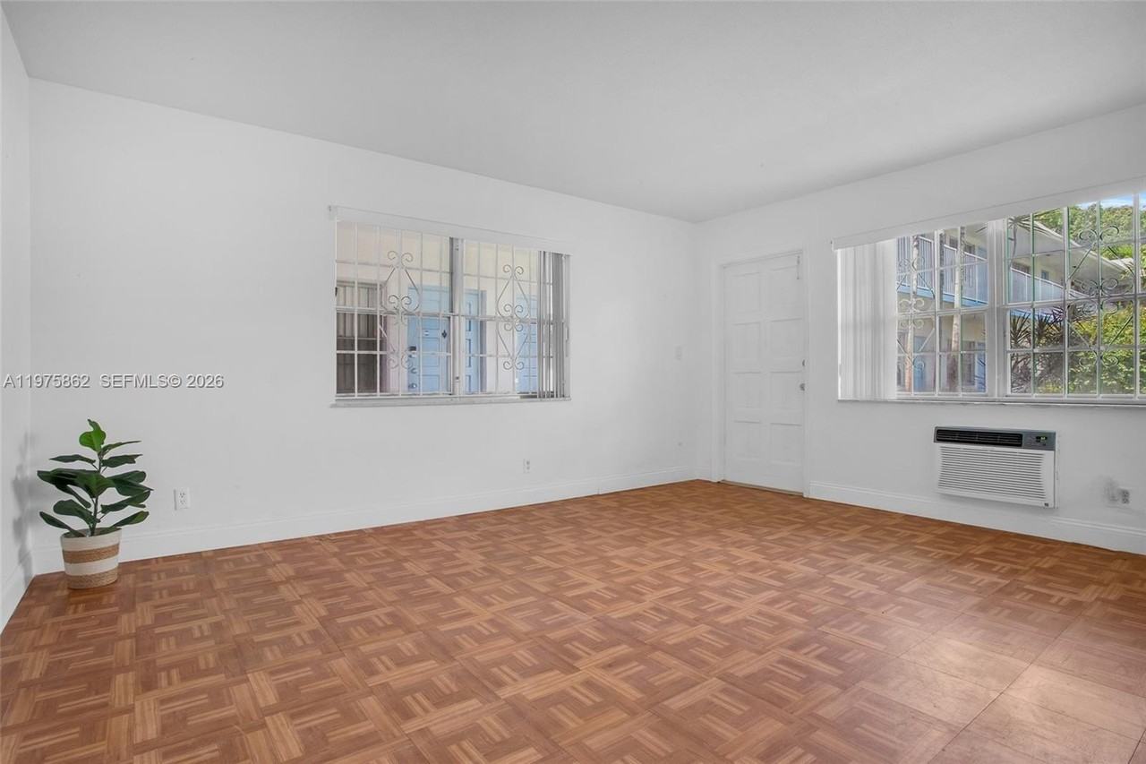 1836 Arthur St #9 - Photo 3 of 35