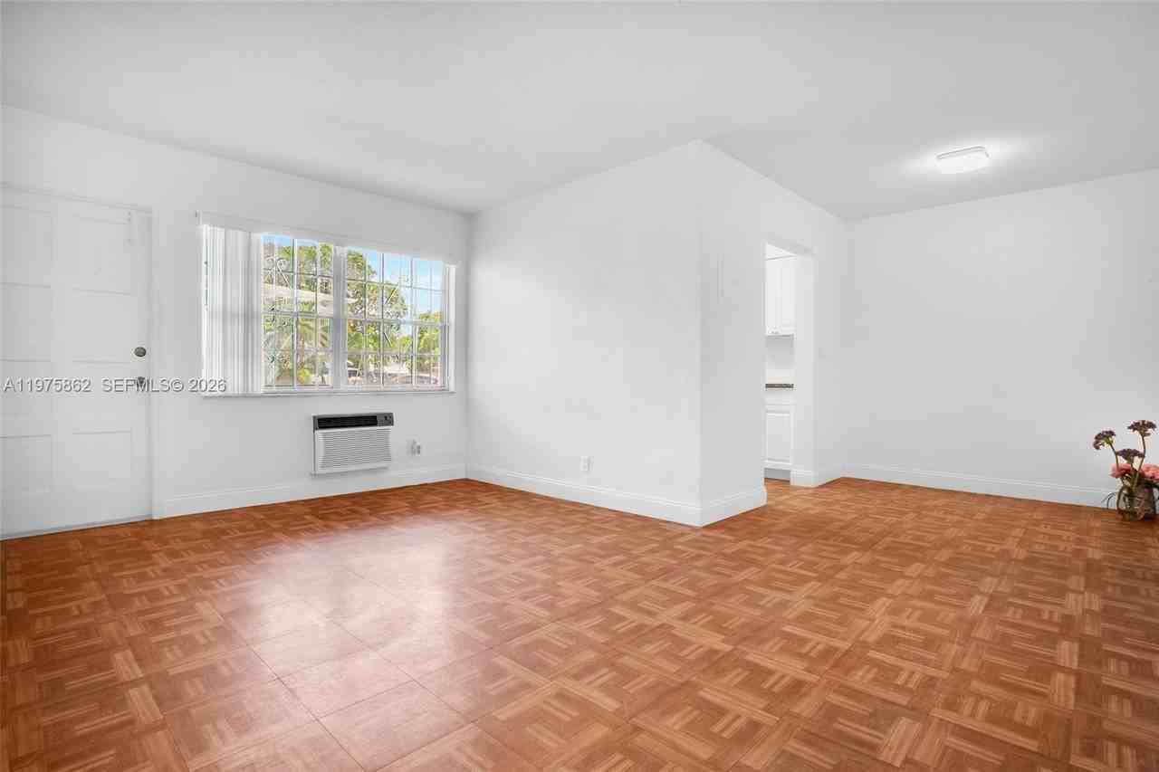 1836 Arthur St #9 - Photo 5 of 35