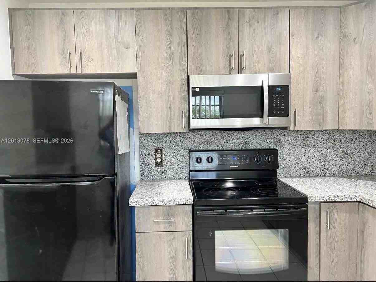 150 Sw 134th Way #314R - Photo 4 of 11