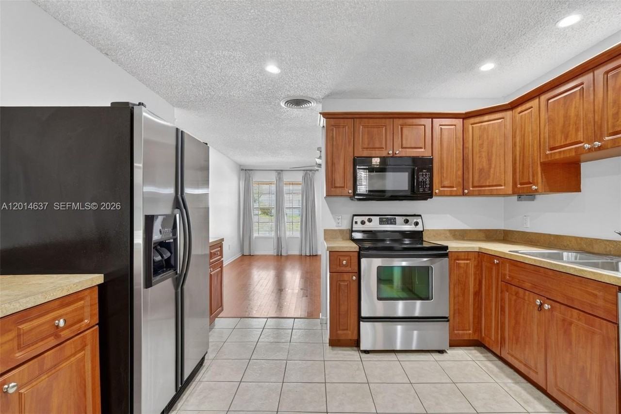 2240 Ne Rustic Way - Photo 4 of 18