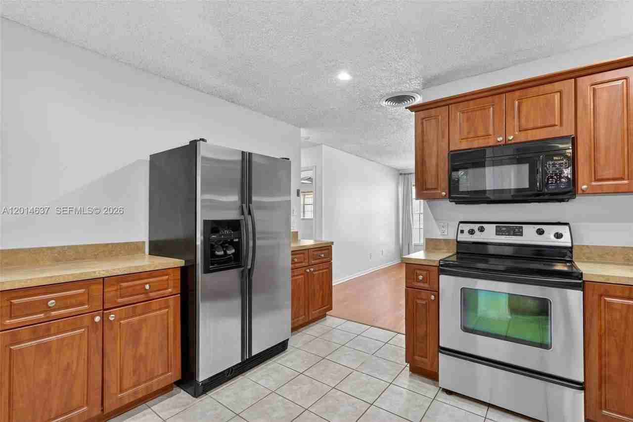 2240 Ne Rustic Way - Photo 5 of 18