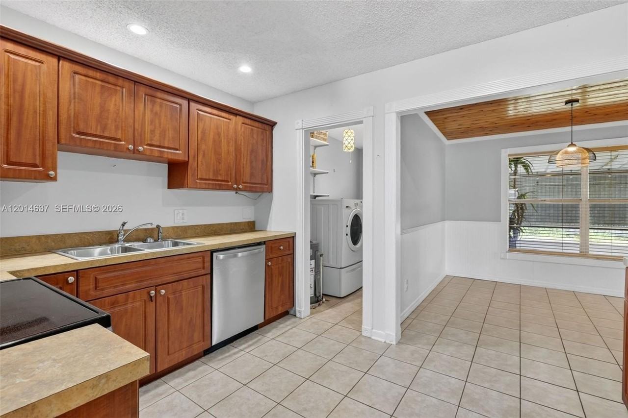 2240 Ne Rustic Way - Photo 6 of 18