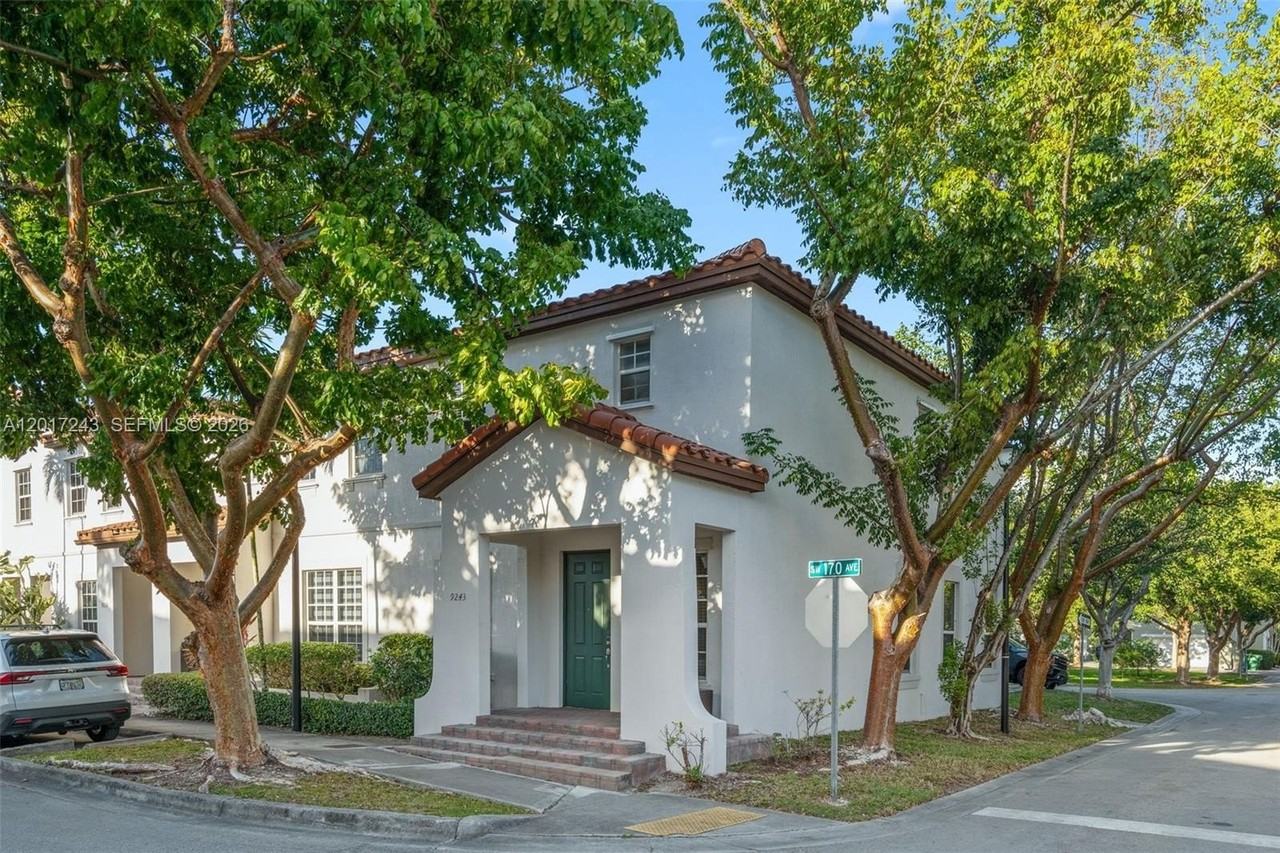 9243 Sw 170th Ave - Photo 2 of 36