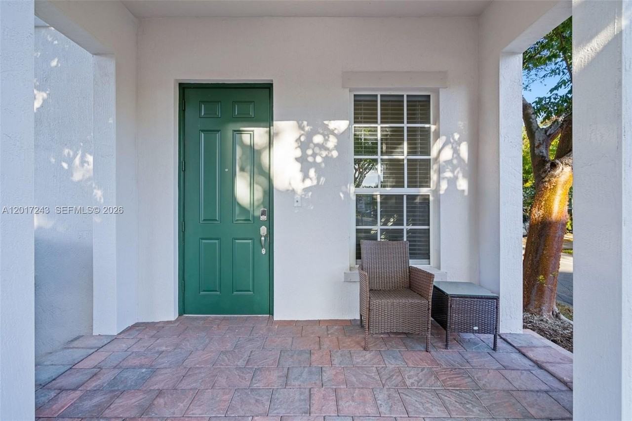 9243 Sw 170th Ave - Photo 3 of 36