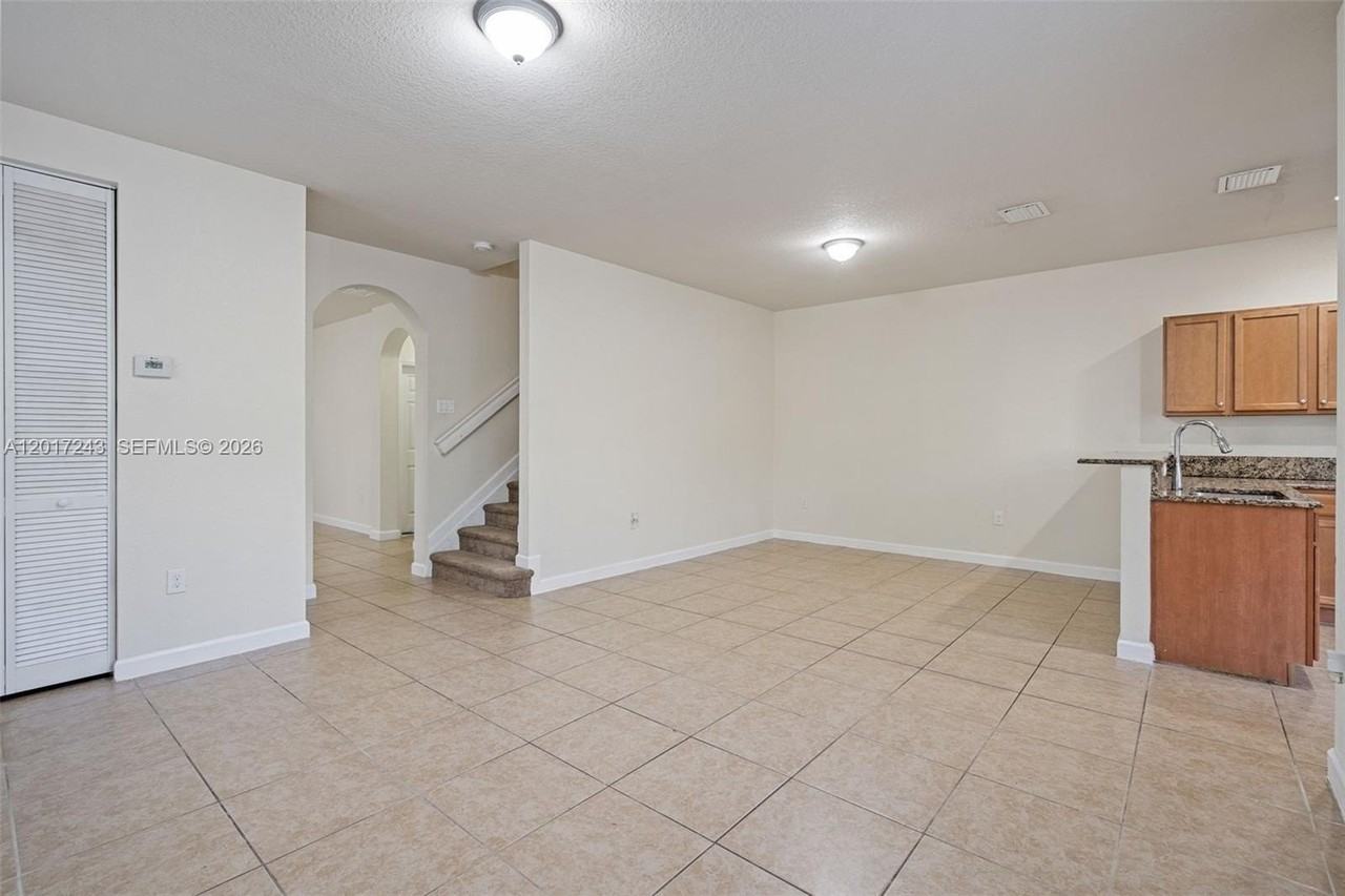 9243 Sw 170th Ave - Photo 7 of 36
