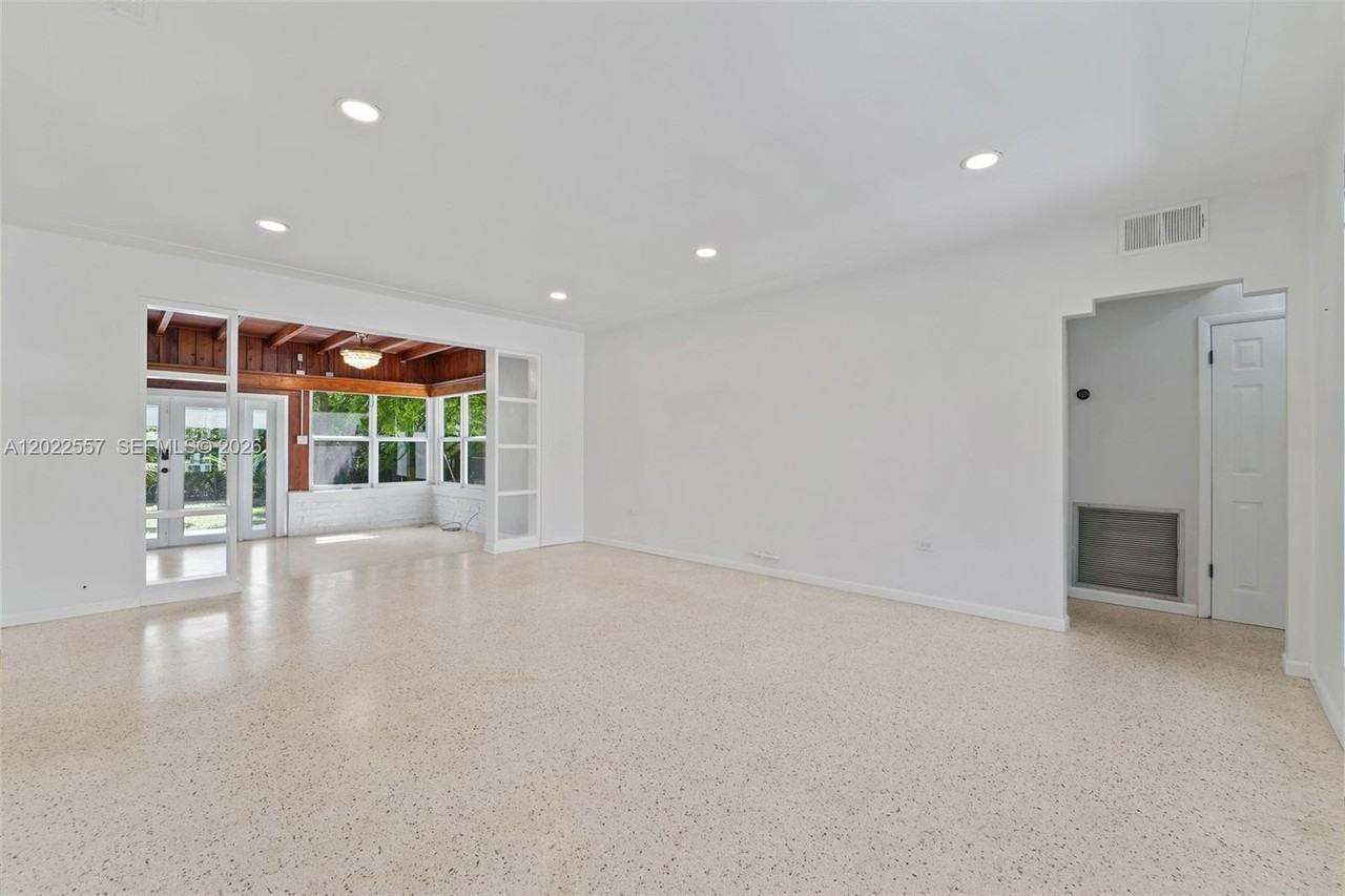 8927 Carlyle Ave - Photo 3 of 16