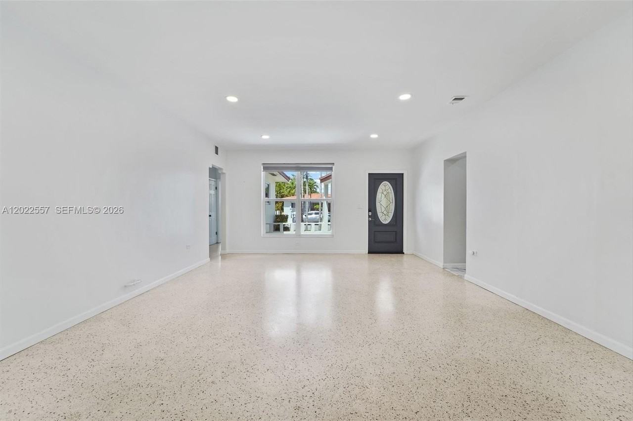 8927 Carlyle Ave - Photo 4 of 16