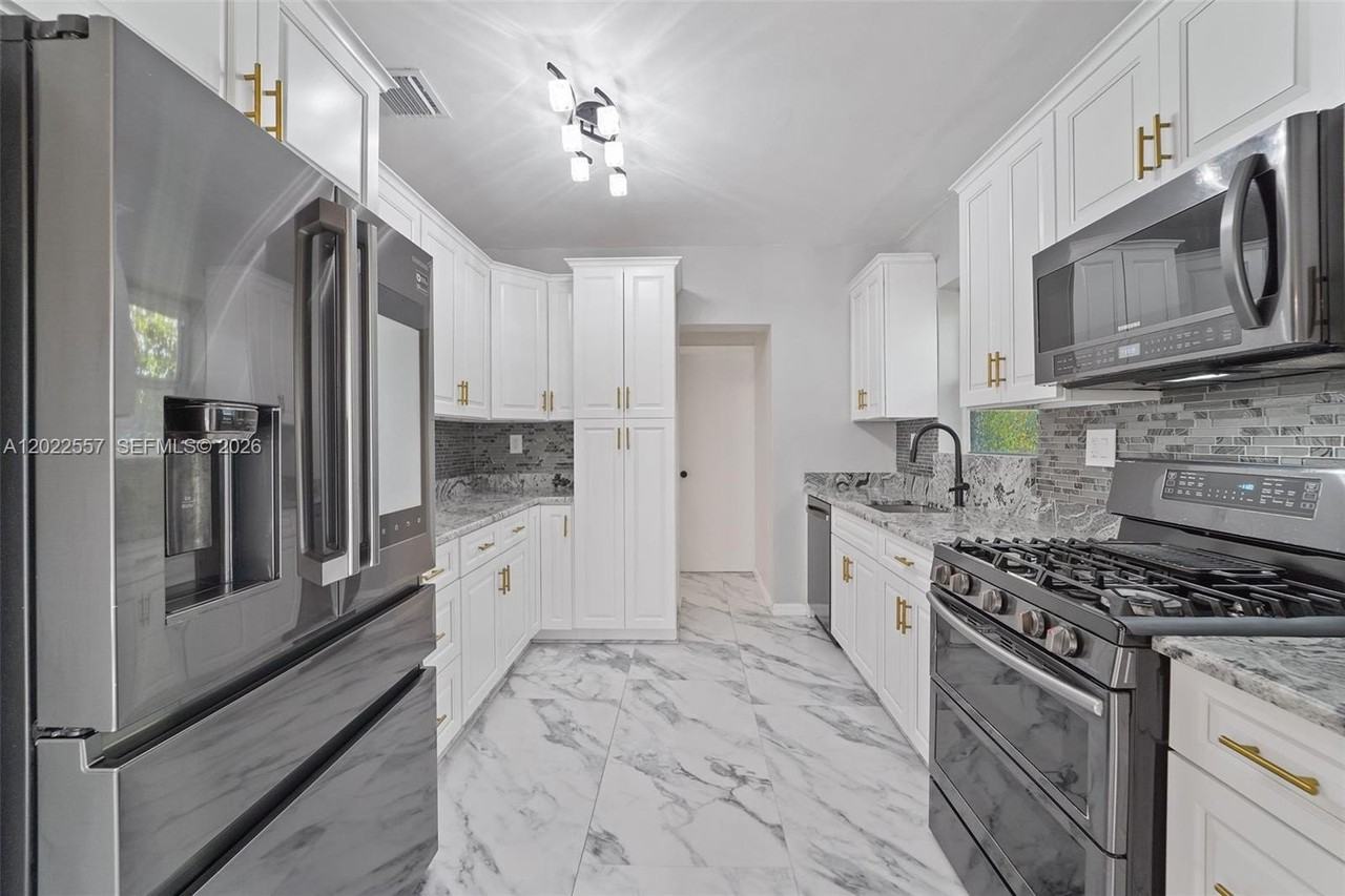 8927 Carlyle Ave - Photo 5 of 16