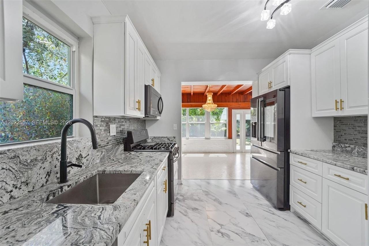8927 Carlyle Ave - Photo 6 of 16