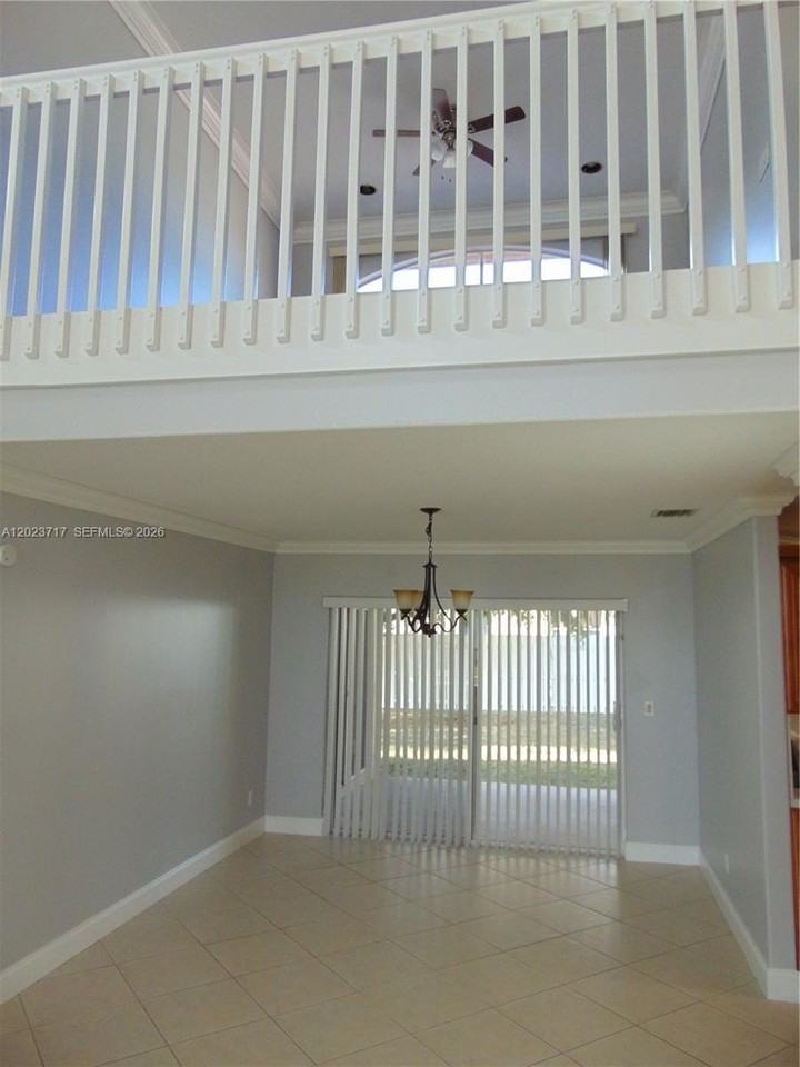 17883 Sw 5th St - Photo 5 of 36