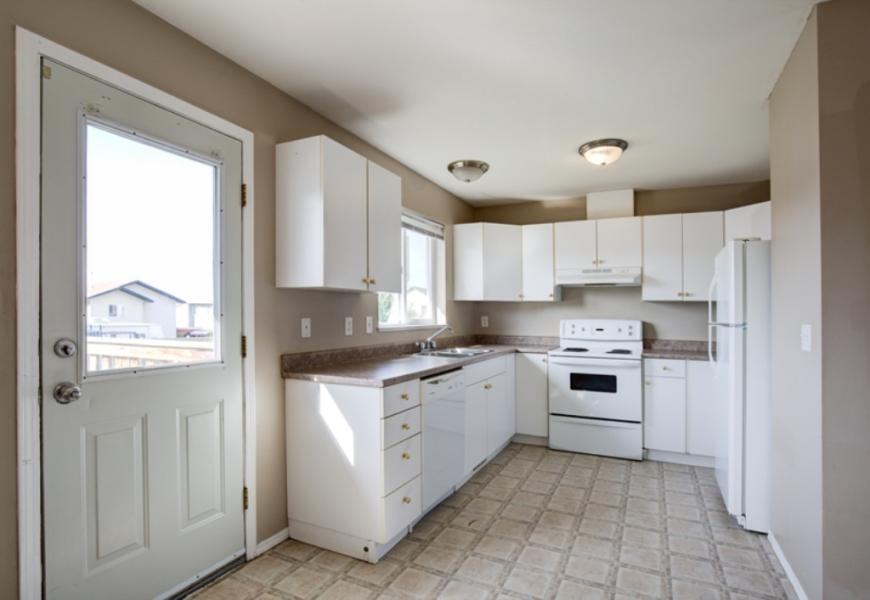 9401 129 Ave - Photo 2 of 10