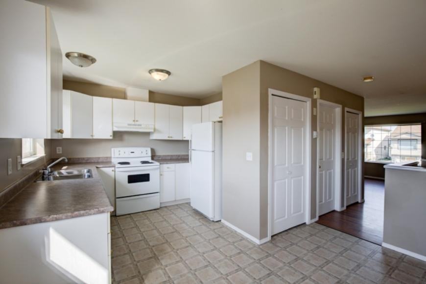 9401 129 Ave - Photo 3 of 10
