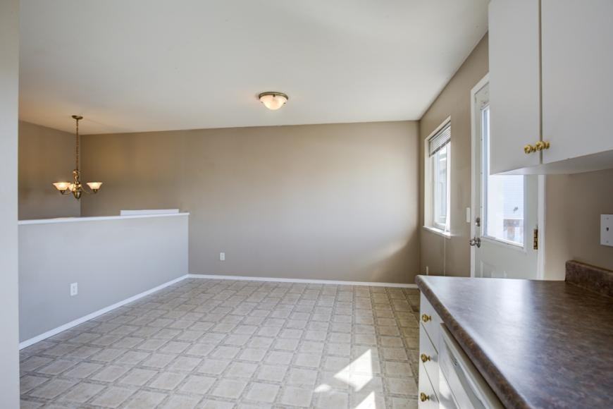 9401 129 Ave - Photo 4 of 10