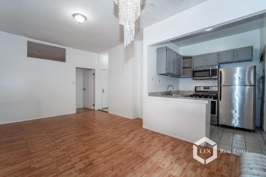 784 Bergen St - Photo 5 of 10