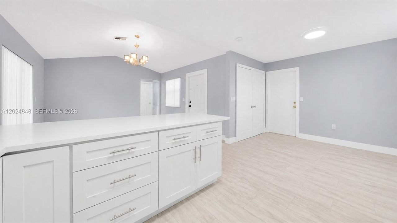 10520 Nw 41st St #10520 - Photo 5 of 34