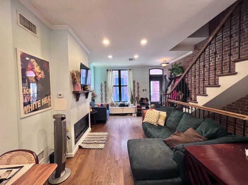 2 Sylvan Ct - Photo 2 of 10