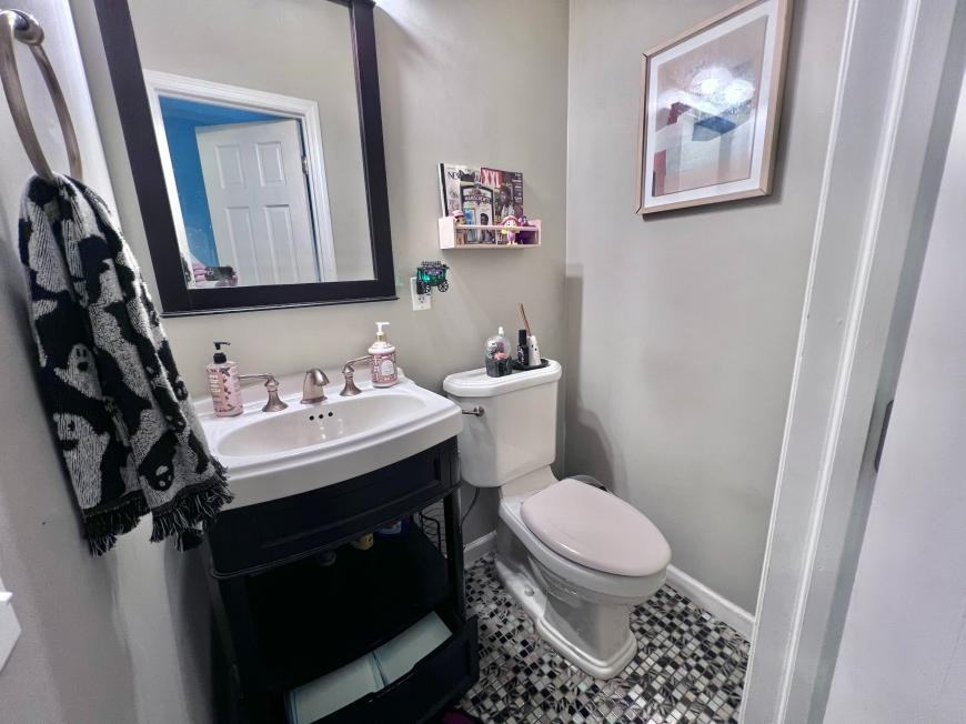 2 Sylvan Ct - Photo 7 of 10