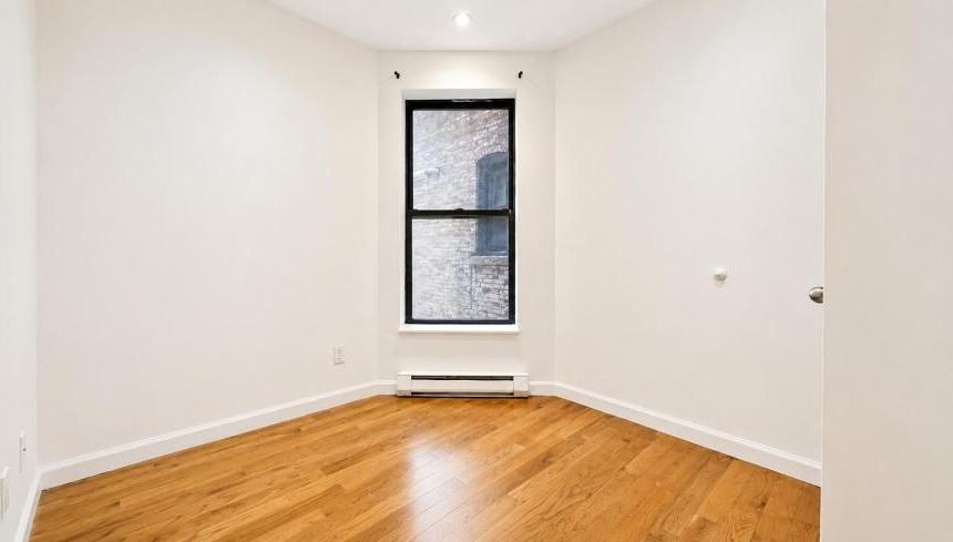 342 Manhattan Ave - Photo 7 of 10