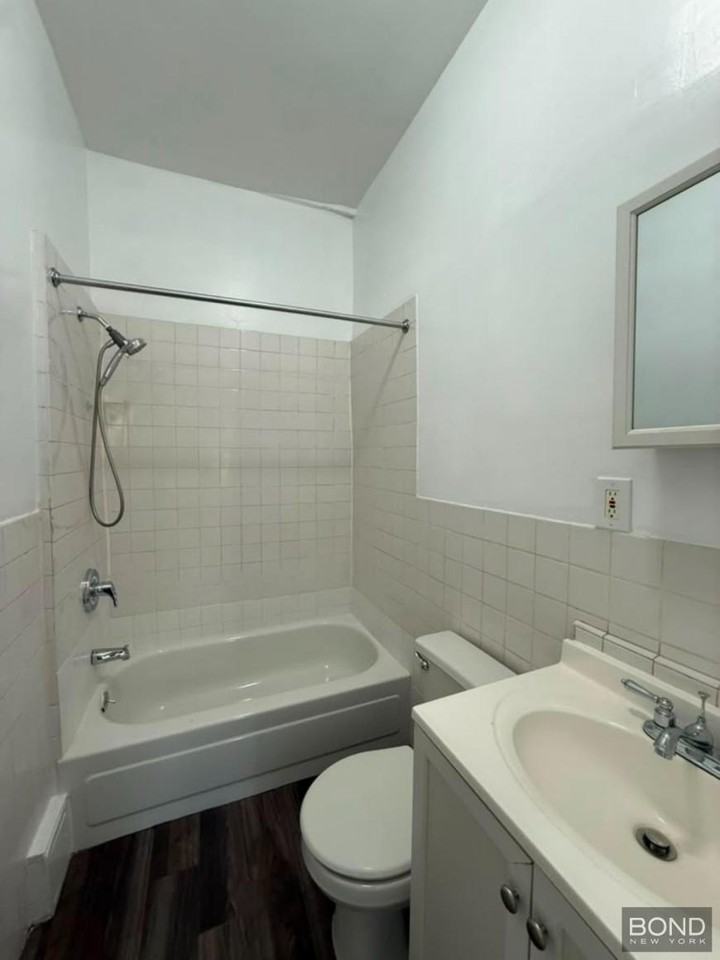 833 Saint Johns Pl - Photo 3 of 4