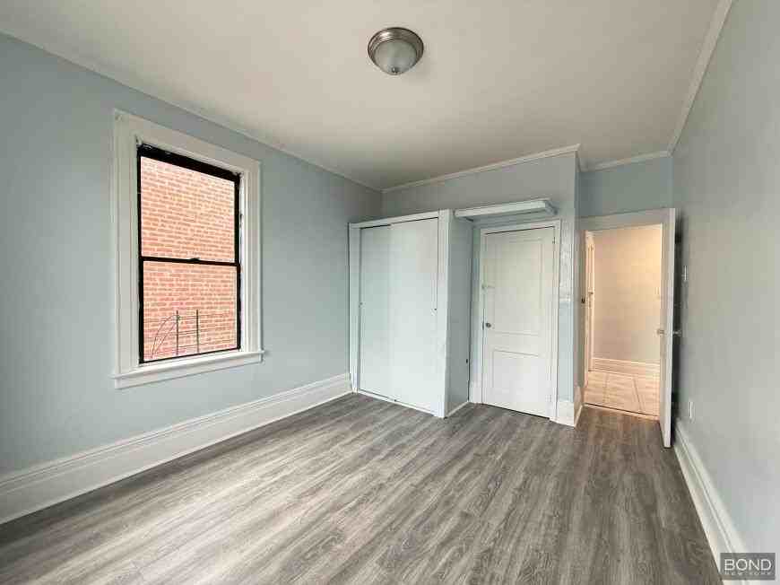 514 Jamaica Ave - Photo 2 of 5