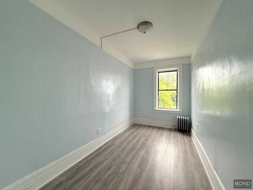 514 Jamaica Ave - Photo 4 of 5