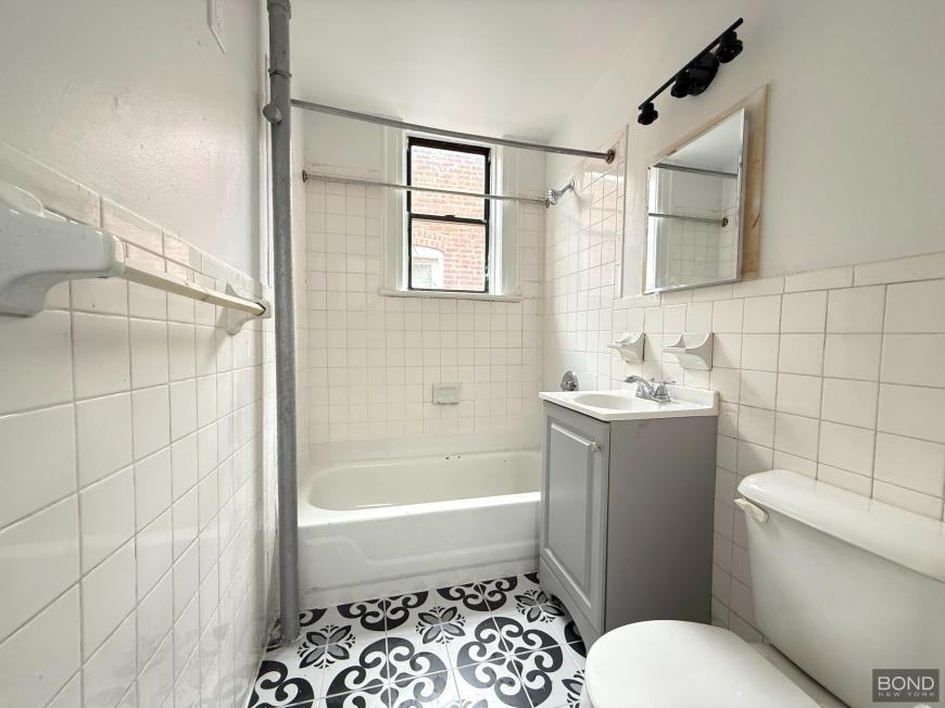 514 Jamaica Ave - Photo 5 of 5