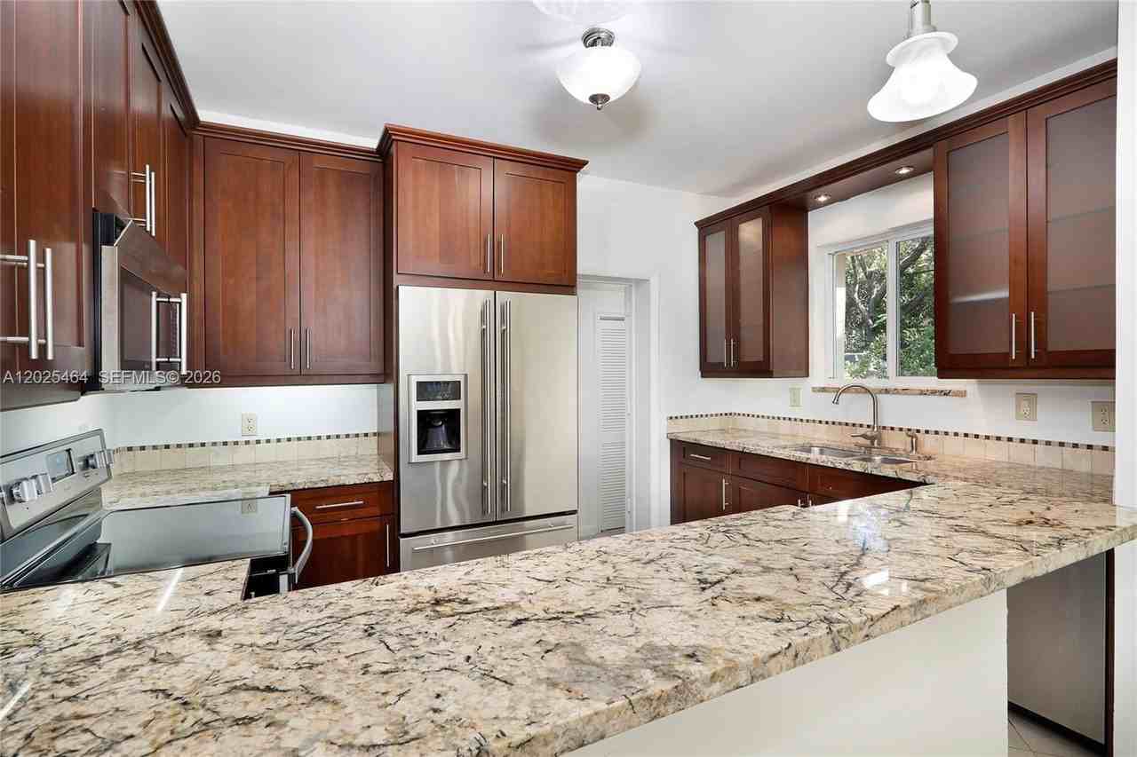 5835 Sw 49th St - Photo 3 of 21