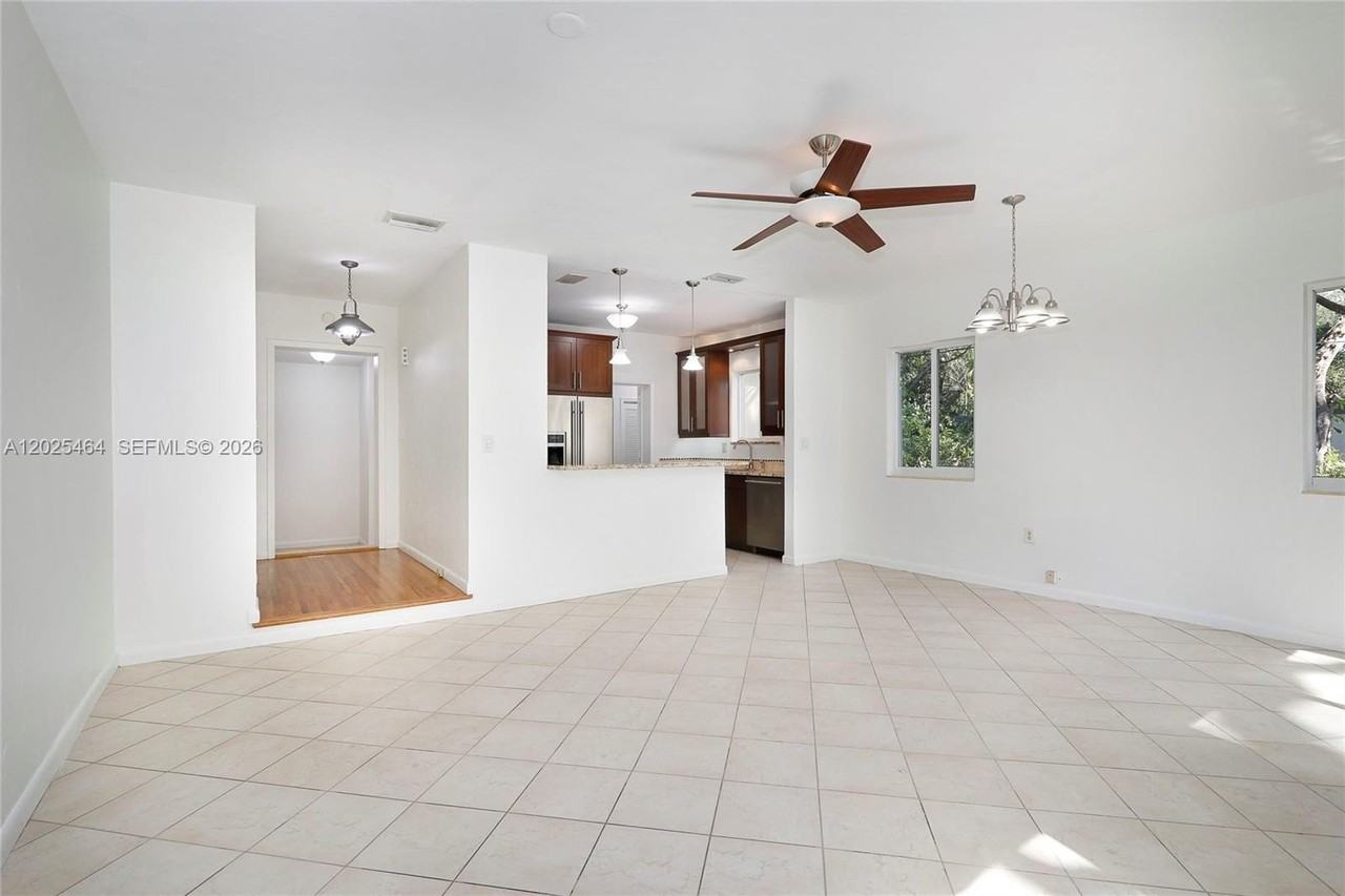 5835 Sw 49th St - Photo 6 of 21