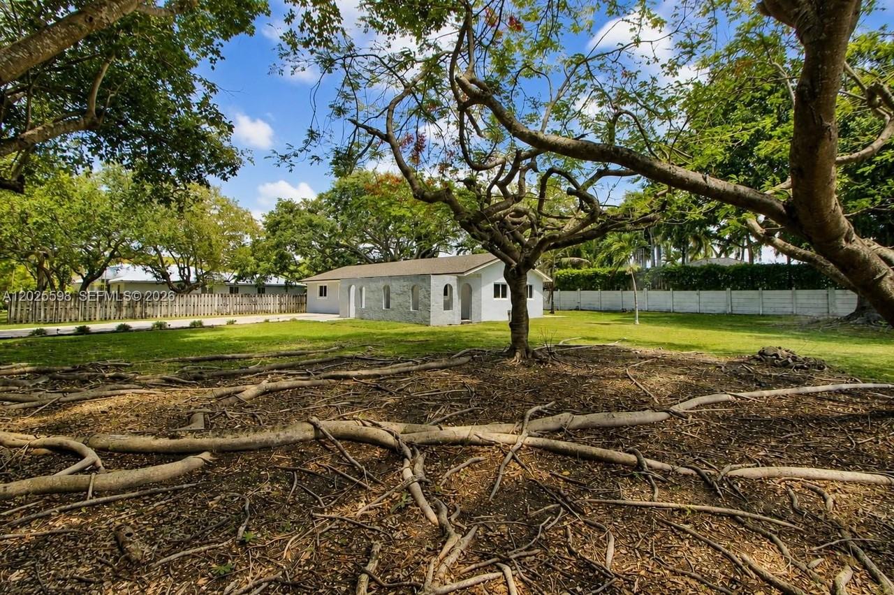 9421 Sw 150th St - Photo 3 of 31