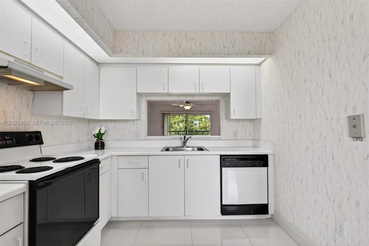 1650 Sw 124th Ter #403D - Photo 5 of 46