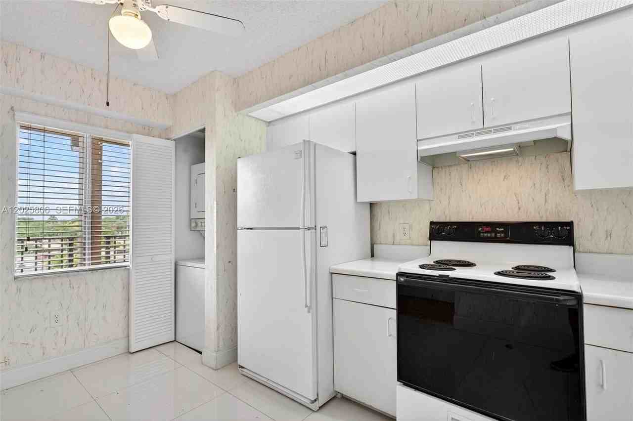 1650 Sw 124th Ter #403D - Photo 6 of 46