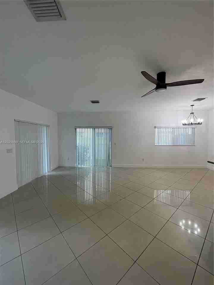 3458 Nw 17th Ter #3458 - Photo 3 of 25