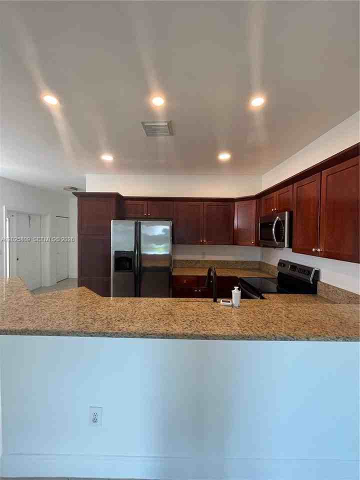 3458 Nw 17th Ter #3458 - Photo 4 of 25