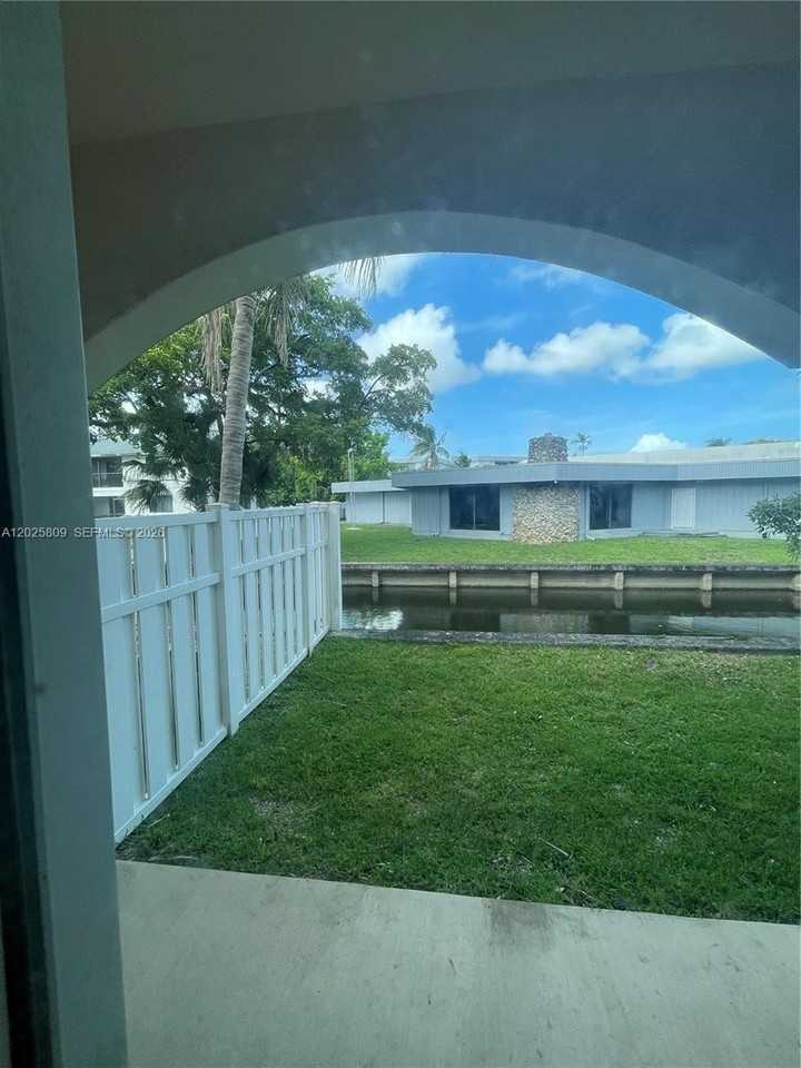 3458 Nw 17th Ter #3458 - Photo 5 of 25