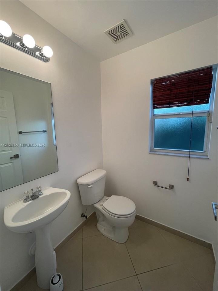 3458 Nw 17th Ter #3458 - Photo 7 of 25