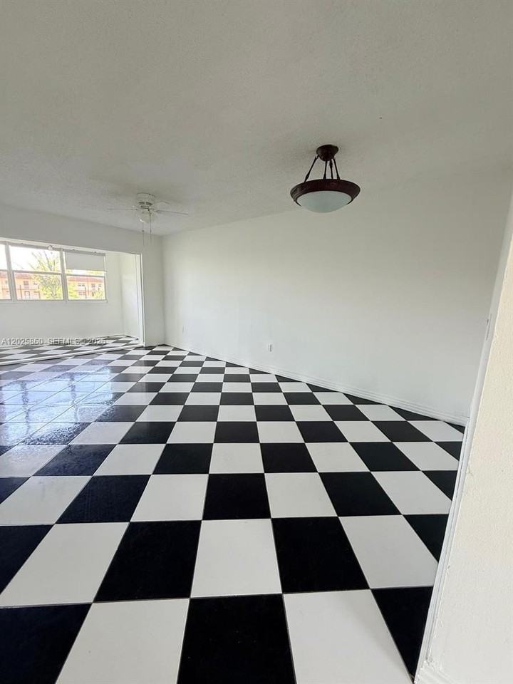 8595 Sunrise Lakes Blvd #307 - Photo 6 of 17