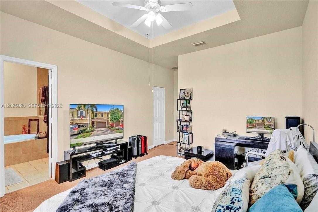 821 E Village Cir #821 - Photo 7 of 17