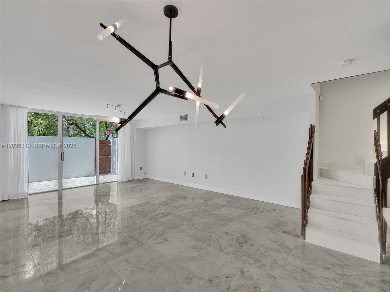 20938 Ne 37th Ct - Photo 4 of 40