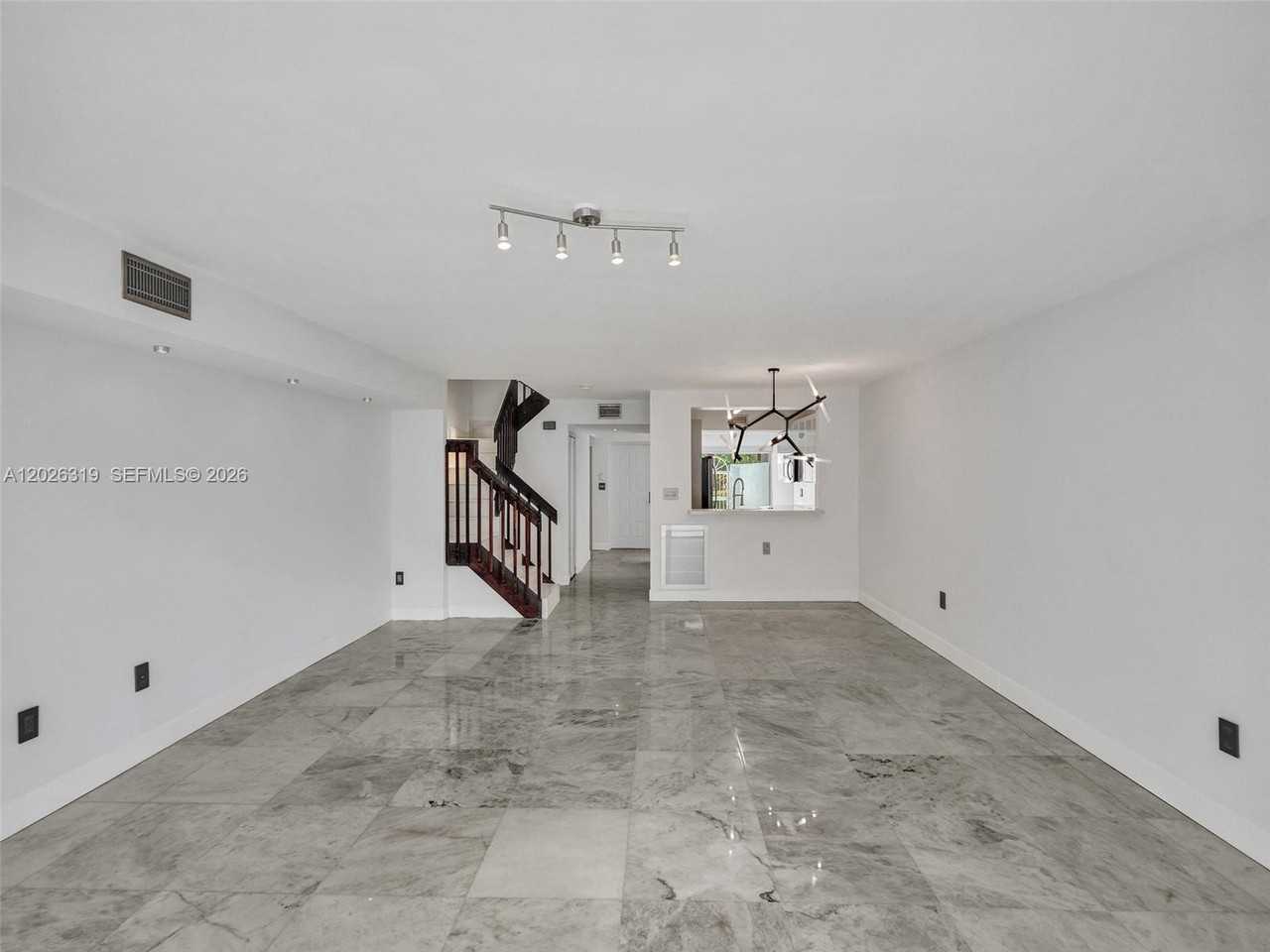 20938 Ne 37th Ct - Photo 6 of 40
