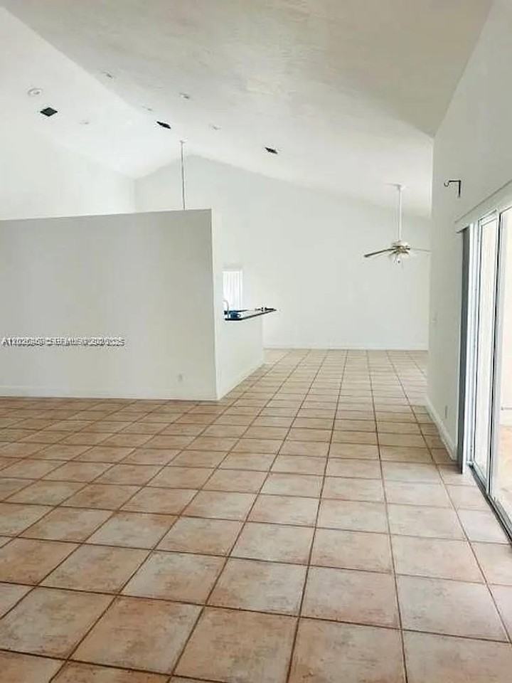16373 Nw 16th St - Photo 5 of 25