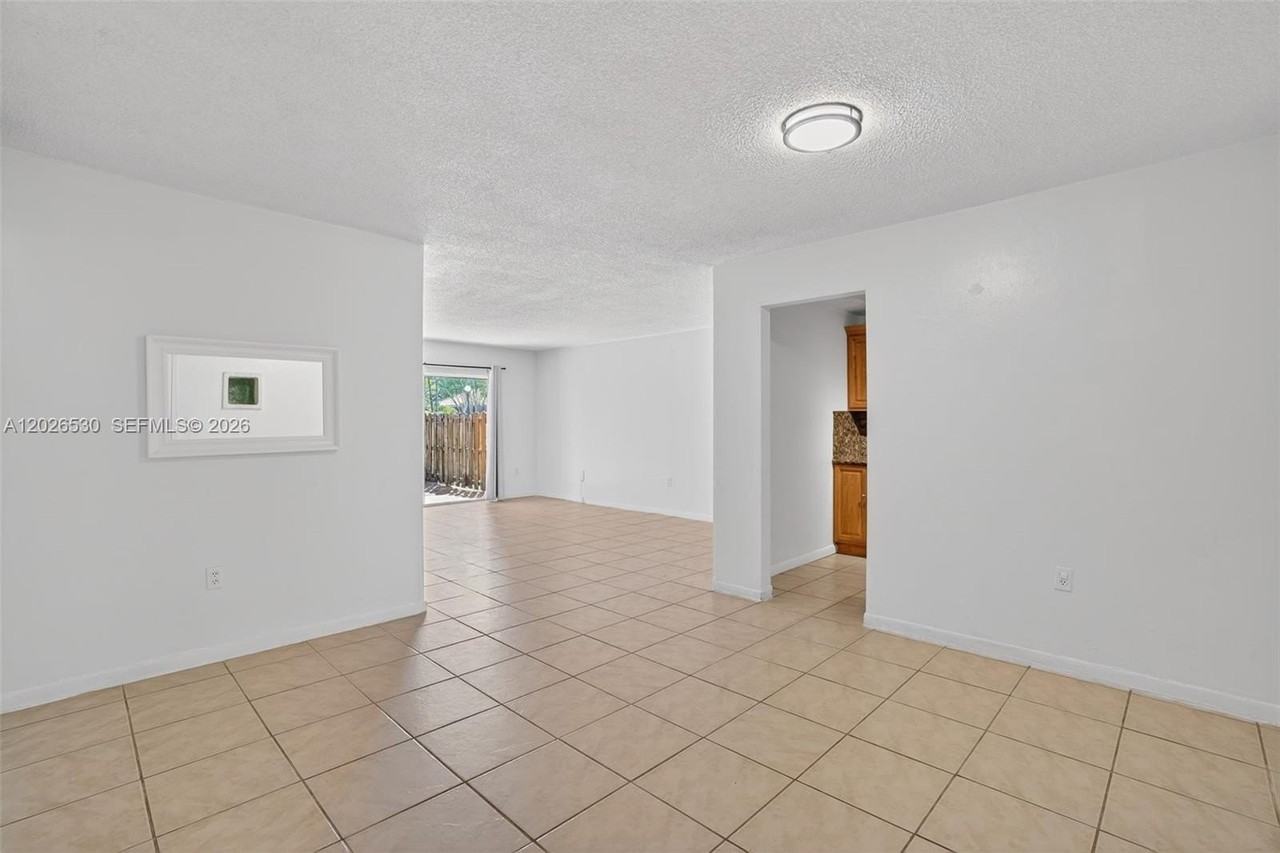 6904 N Kendall Dr #F104 - Photo 2 of 40