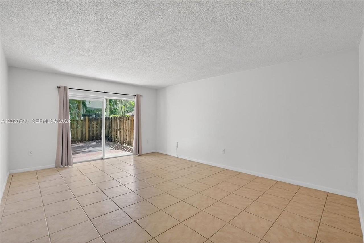 6904 N Kendall Dr #F104 - Photo 5 of 40
