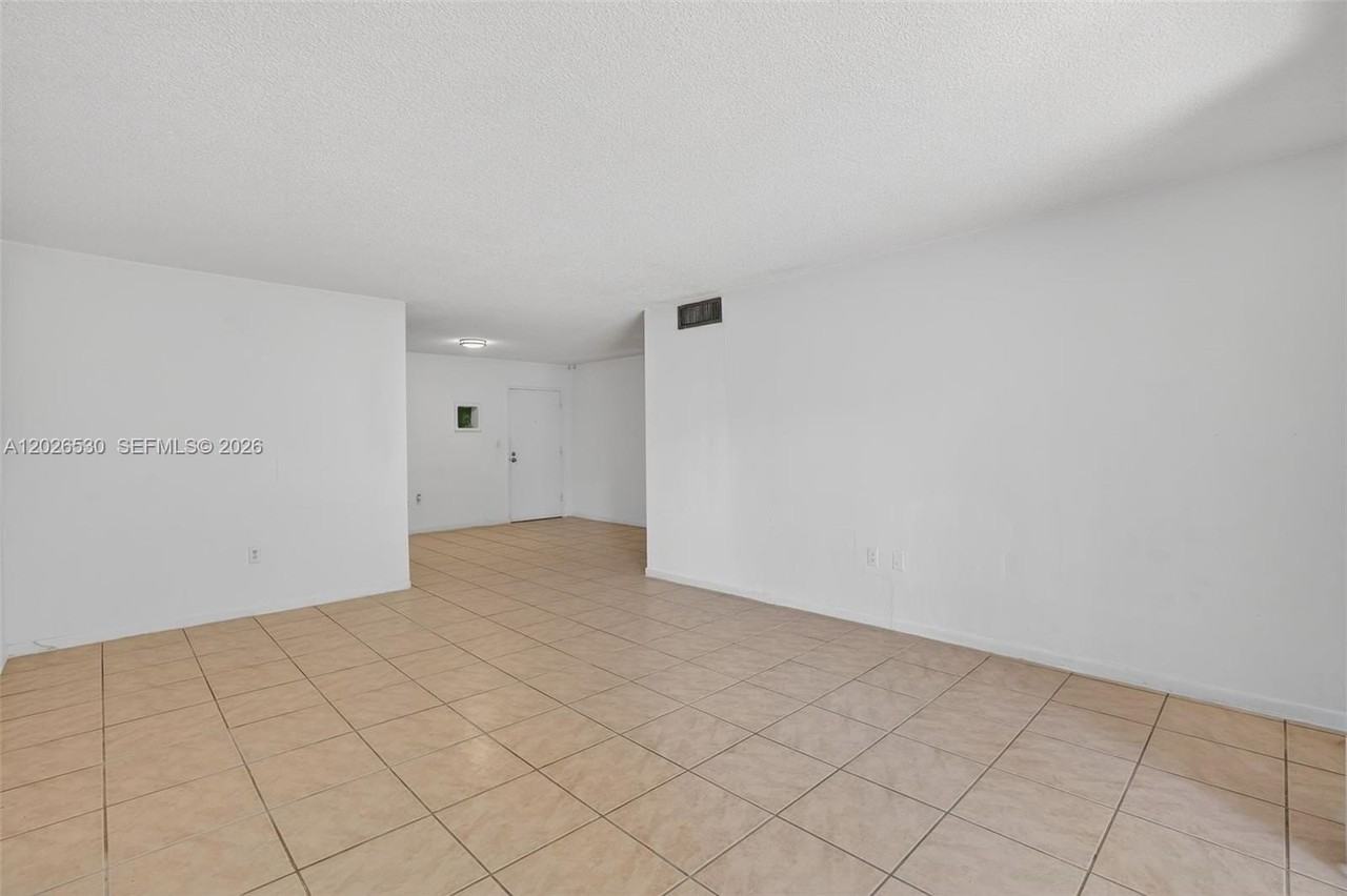 6904 N Kendall Dr #F104 - Photo 7 of 40