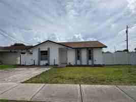 featured image of 17995 Sw 105th Ave